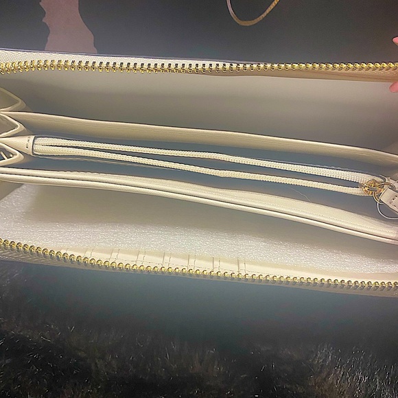 Michael Kors Jet Set Large Signature Logo and Metallic Wallet w/Dust Bag - Picture 7 of 12